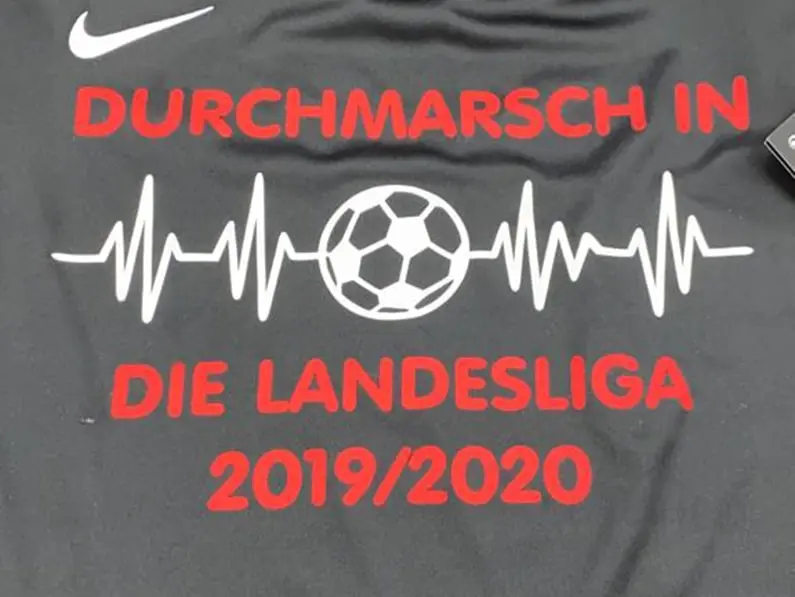 Druck auf Shirt – „Durchmarsch in die Landesliga 2019/2020“