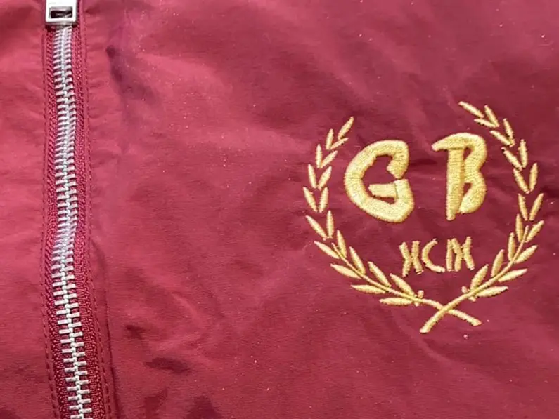Goldstick auf Jacke